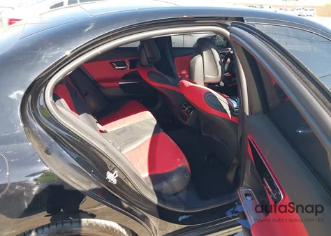 2024 Mercedes-Benz C 300 z USA, uszkodzony, nr VIN W1KAF4GB1RR200448